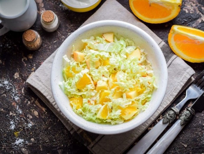 ​Легкий весенний салат с апельсинами и пекинской капустой