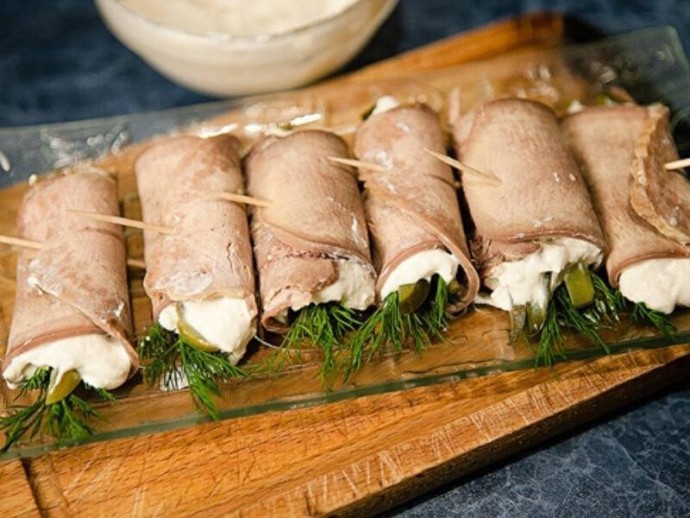 Вкусная закуска: острые рулетики из языка Вкусная закуска: острые рулетики из языка