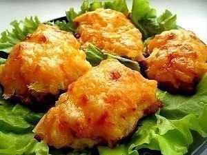 Фото к рецепту: Курица, запеченная с ананасами и сыром Фото к рецепту: Курица, запеченная с ананасами и сыром