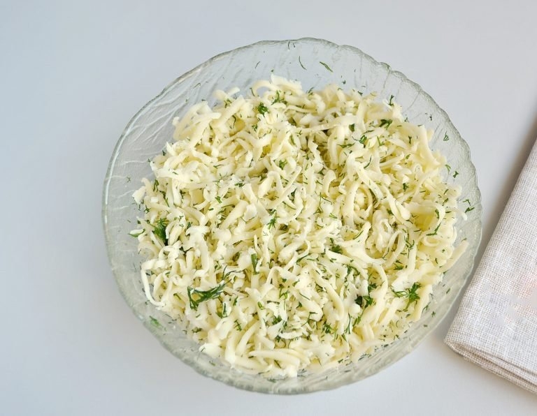Фото к рецепту: Вкусные кутабы с сыром и зеленью Фото к рецепту: Вкусные кутабы с сыром и зеленью