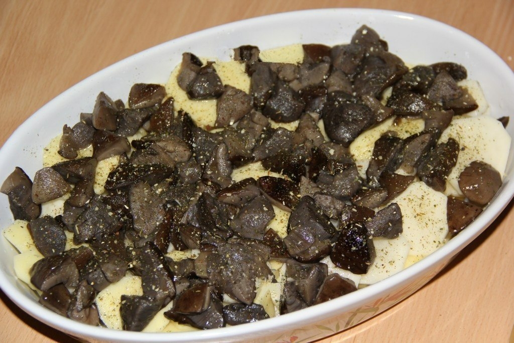 ÐÐ¾Ñ‚Ð¾ Ðº Ñ€ÐÑ†ÐÐ¿Ñ‚Ñƒ: ÐšÑƒÑ€Ð¸Ð½Ñ‹Ð Ð½Ð¾ÐÐºÐ¸ Ñ ÐºÐÑ€Ñ‚Ð¾ÑˆÐºÐ¾Ð¹ Ð¸ Ð³Ñ€Ð¸ÐÐÐ¼Ð¸ Ð² Ð´ÑƒÑ…Ð¾Ð²ÐºÐ.