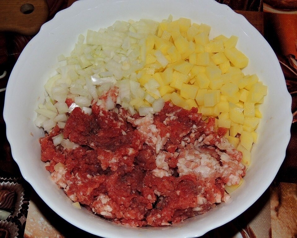 Фото к рецепту: Вак балиш (маленькие пироги с мясом и картошкой) Фото к рецепту: Вак балиш (маленькие пироги с мясом и картошкой)