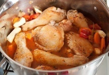 Фото к рецепту: Фрикасе из курицы по-креольски