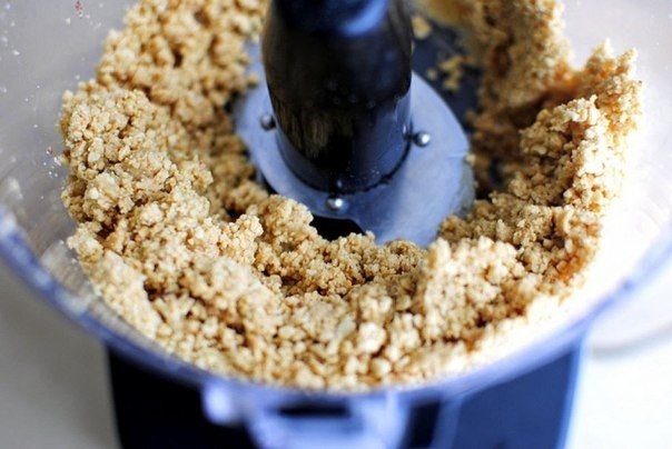 Фото к рецепту: Домашнее арахисовое масло-паста