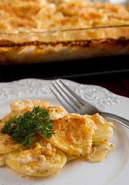 Фото к рецепту: Картофель, запеченный с сыром Фото к рецепту: Картофель, запеченный с сыром