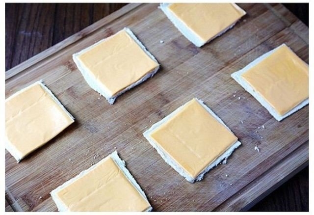 Фото к рецепту: Как приготовить необычный бутерброд с сыром.