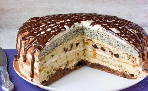 Фото к рецепту: Торт роскошный сметанник