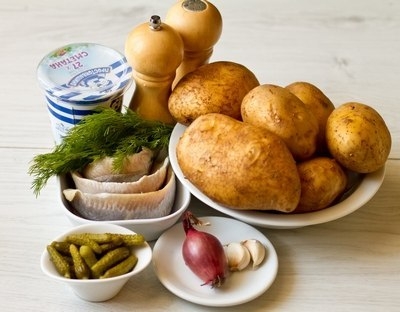 Фото к рецепту: Печеный картофель с селедочным соусом Фото к рецепту: Печеный картофель с селедочным соусом