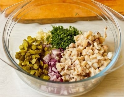 Фото к рецепту: Печеный картофель с селедочным соусом Фото к рецепту: Печеный картофель с селедочным соусом