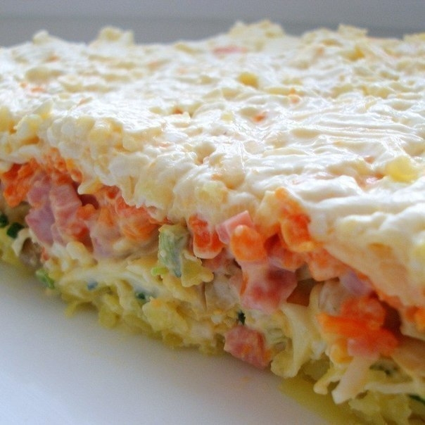 Фото к рецепту: Очень вкусный слоеный салатик Фото к рецепту: Очень вкусный слоеный салатик