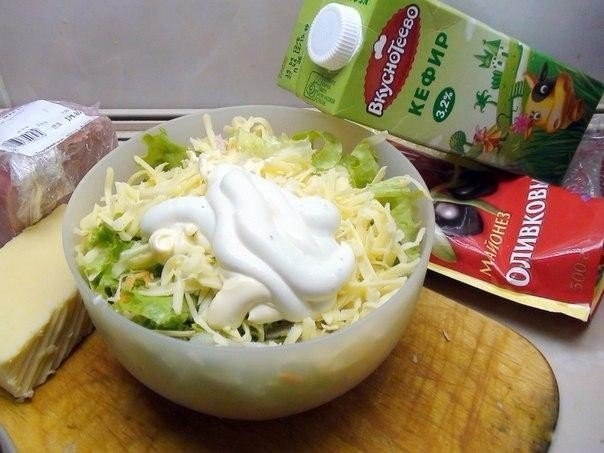 Фото к рецепту: Салат овощной с сыром и ветчиной Фото к рецепту: Салат овощной с сыром и ветчиной