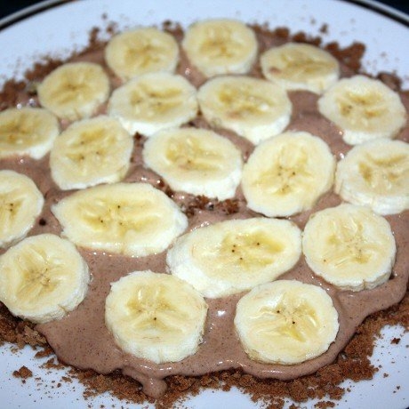 Фото к рецепту: Шоколадно-банановый торт из пряников