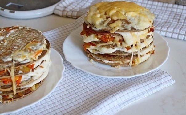 Фото к рецепту: Печёночные мини-тортики Фото к рецепту: Печёночные мини-тортики