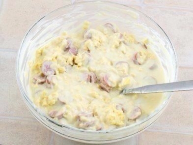 Фото к рецепту: Пирог с сыром и сосисками Фото к рецепту: Пирог с сыром и сосисками