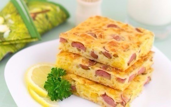 Фото к рецепту: Пирог с сыром и сосисками Фото к рецепту: Пирог с сыром и сосисками