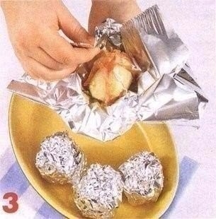 Фото к рецепту: Картофель запеченный в фольге с сыром и ветчиной Фото к рецепту: Картофель запеченный в фольге с сыром и ветчиной