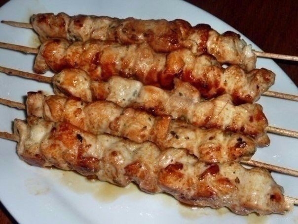 Фото к рецепту: Шашлык из курицы в духовке Фото к рецепту: Шашлык из курицы в духовке