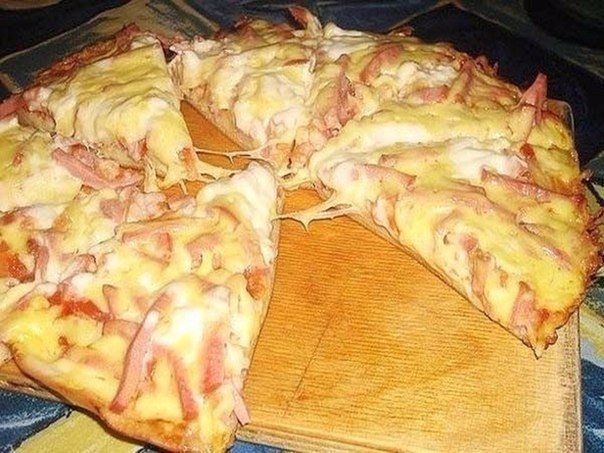 Фото к рецепту: Вкусная пицца на сковороде за 10 минут