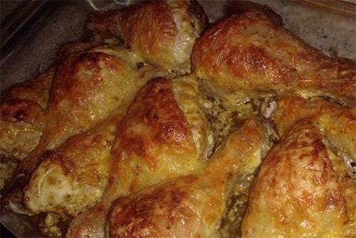 Фото к рецепту: Куриные ножки со сметаной и сыром Фото к рецепту: Куриные ножки со сметаной и сыром