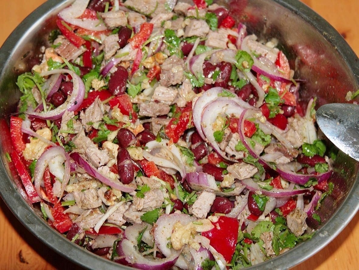 Салат с фасолью и говядиной Салат с фасолью и говядиной