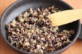 Фото к рецепту: Картофельные зразы с мясом/с грибами. Фото к рецепту: Картофельные зразы с мясом/с грибами.