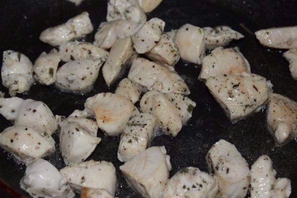 Фото к рецепту: Салат из курицы и свежих овощей - отличный и быстрый ужин Фото к рецепту: Салат из курицы и свежих овощей - отличный и быстрый ужин