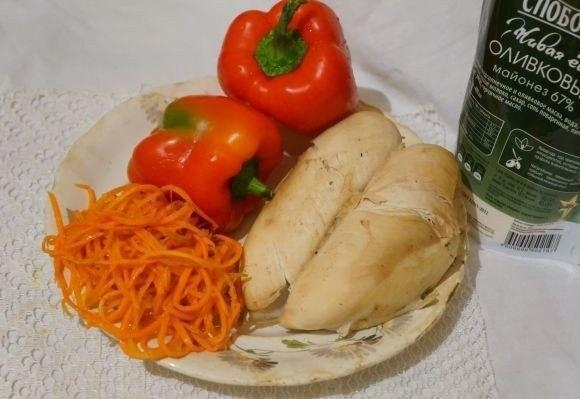 Фото к рецепту: Салат с курицей и морковью по-корейски Фото к рецепту: Салат с курицей и морковью по-корейски