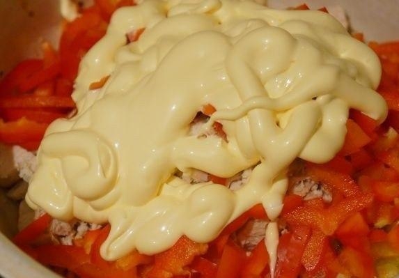 Фото к рецепту: Салат с курицей и морковью по-корейски Фото к рецепту: Салат с курицей и морковью по-корейски