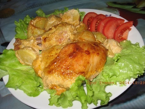 Фото к рецепту: Вкусная курочка в маринаде вместе с картошкой в духовке Фото к рецепту: Вкусная курочка в маринаде вместе с картошкой в духовке