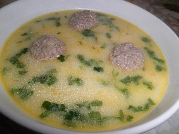 Фото к рецепту: Сырный суп с фрикадельками.