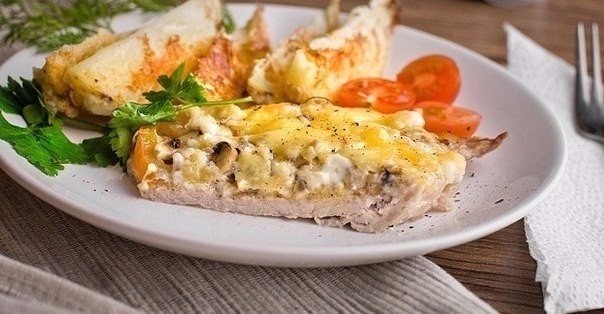 Фото к рецепту: Мясо по-купечески с грибами. Фото к рецепту: Мясо по-купечески с грибами.