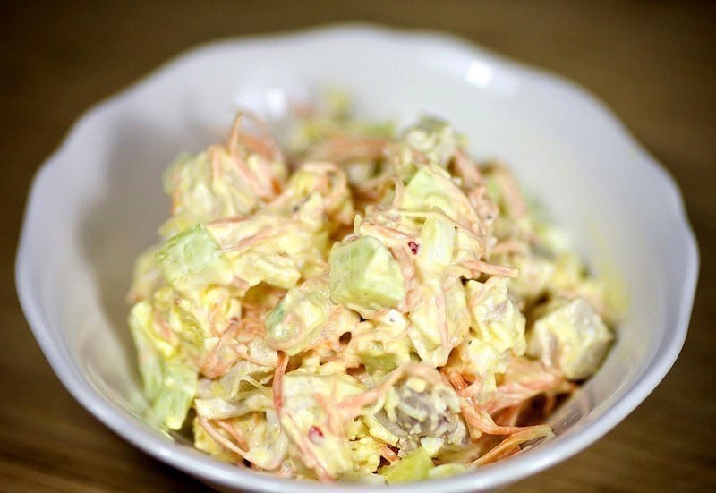 Фото к рецепту: Салат с морковью по-корейски