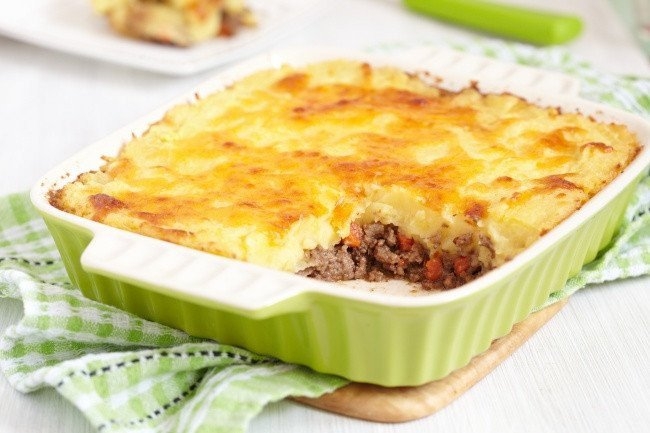 Фото к рецепту: Запеканка с мясным фаршем и картофелем