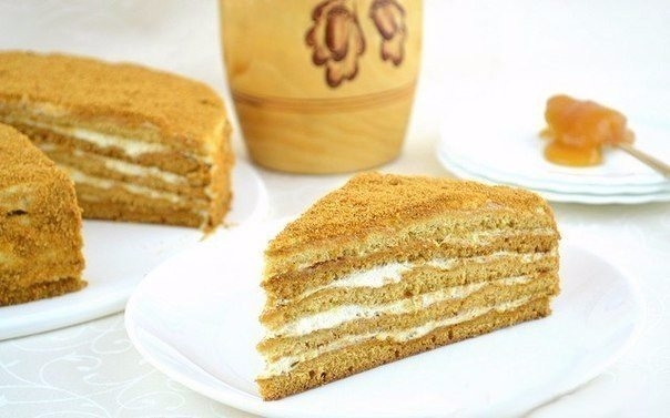 Фото к рецепту: Торт Медовик. Вкуснейший торт из медового теста со сметанным кремом. Фото к рецепту: Торт Медовик. Вкуснейший торт из медового теста со сметанным кремом.