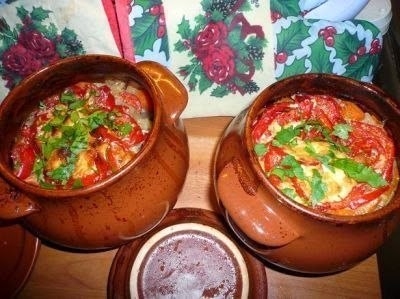 Фото к рецепту: Свинина тушеная в горшочках с овощами Фото к рецепту: Свинина тушеная в горшочках с овощами