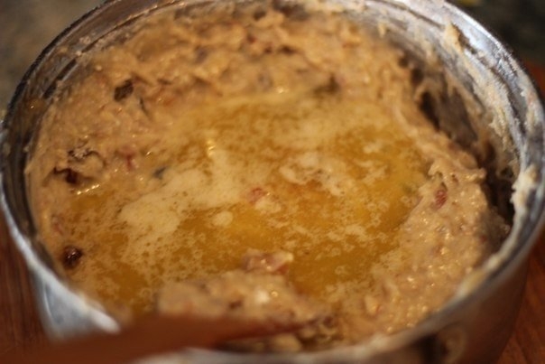 Фото к рецепту: Банановые бурфи с орехами, курагой и изюмом Фото к рецепту: Банановые бурфи с орехами, курагой и изюмом