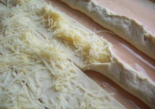 Слоеный пирог с сыром. Слоеный пирог с сыром.