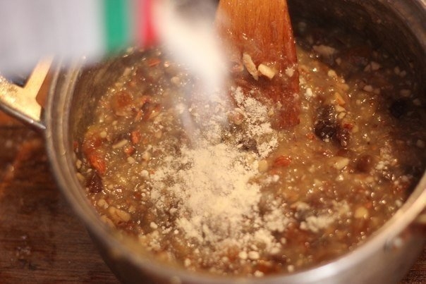 Банановые бурфи с орехами, курагой и изюмом Банановые бурфи с орехами, курагой и изюмом