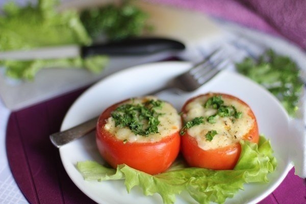 Помидоры, фаршированные куриным филе и овощами. Помидоры, фаршированные куриным филе и овощами.