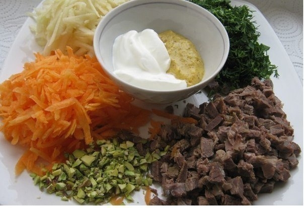 Корзиночки с мясным салатом Корзиночки с мясным салатом