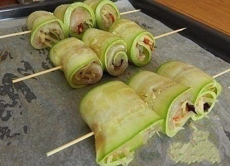 Суперские рулетики из кабачков с куриным мясом Суперские рулетики из кабачков с куриным мясом
