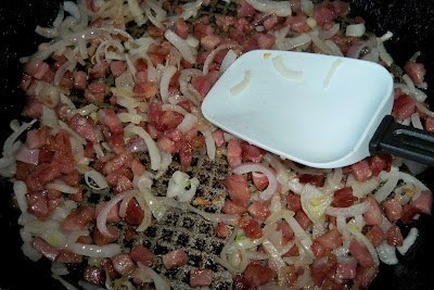 ПИЦЦА КАЛЬЦОНЕ С ДОМАШНЕЙ КОЛБАСКОЙ И СЫРОМ ПИЦЦА КАЛЬЦОНЕ С ДОМАШНЕЙ КОЛБАСКОЙ И СЫРОМ