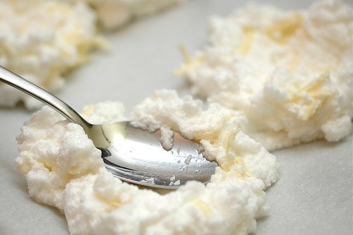 Яйца в пуховом гнезде. Яйца в пуховом гнезде.