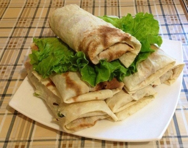 Закуска из лаваша и жаренной курочки Закуска из лаваша и жаренной курочки