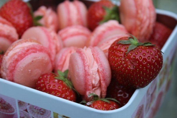 Клубничные макарон Клубничные макарон