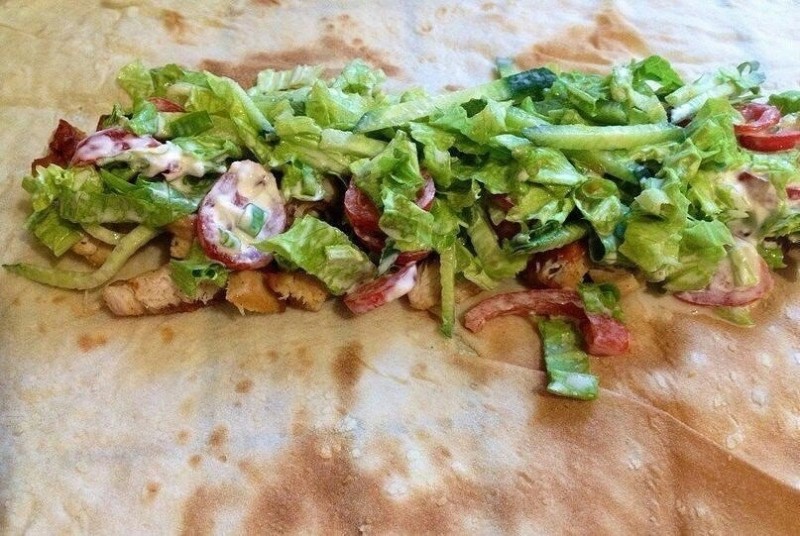 Закуска из лаваша и жаренной курочки Закуска из лаваша и жаренной курочки