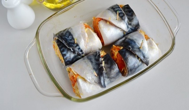 Рулетики из скумбрии с сыром и овощами Рулетики из скумбрии с сыром и овощами