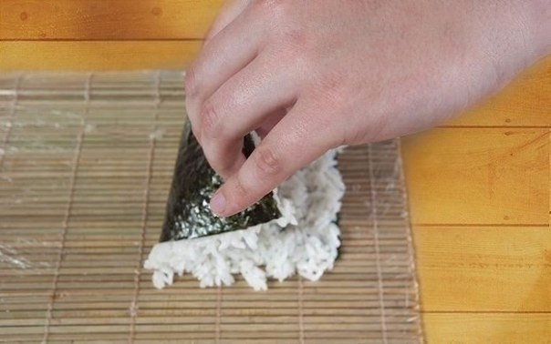Роллы Калифорния — любимая вкуснятина девушек! Роллы Калифорния — любимая вкуснятина девушек!