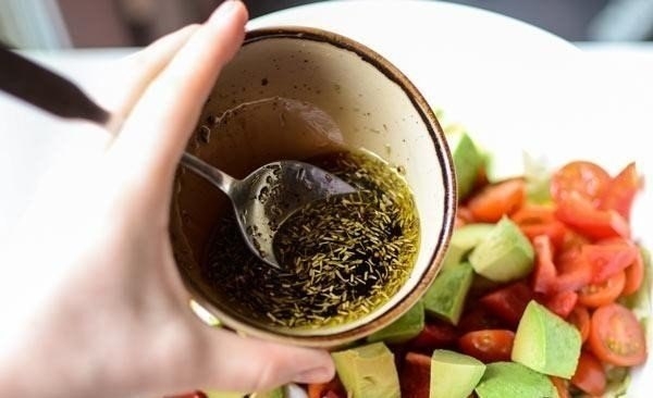 Салат с лимонной курицей и авокадо Салат с лимонной курицей и авокадо