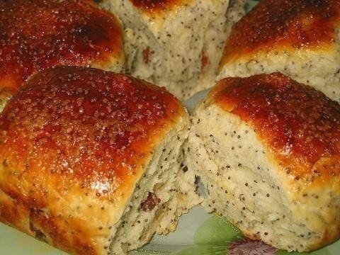 Булочки с маком и изюмом